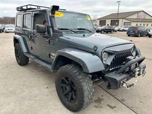 Used 2007 Jeep Wrangler Unlimited Sahara image 3
