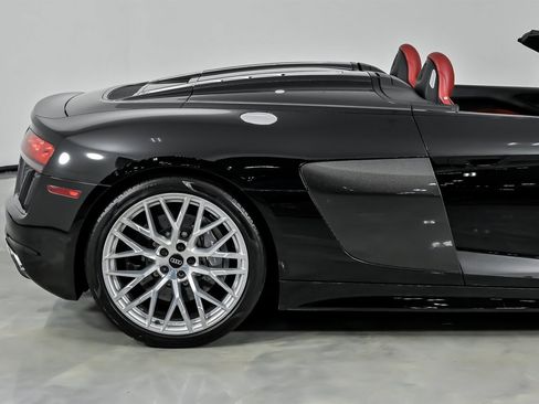 Used 2017 Audi R8 V10 w/ Ceramic Brake Package image 13