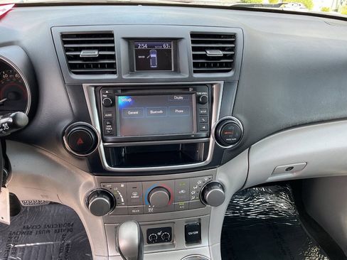 Used 2013 Toyota Highlander SE AWD/4WD image 21