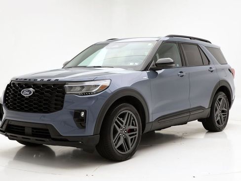 Used 2025 Ford Explorer ST-Line w/ Premium Package image 4