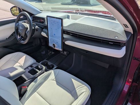 Certified 2025 Ford Mustang Mach-E Premium image 39