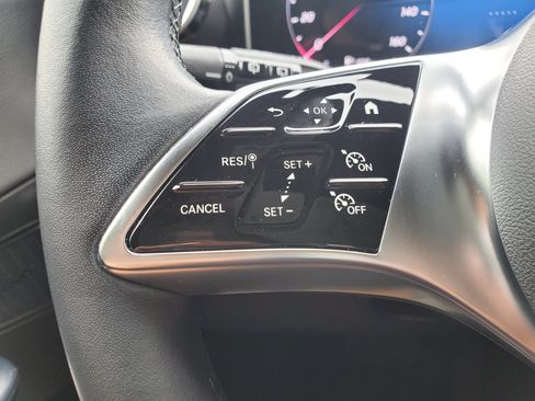 Used 2025 Mercedes-Benz GLC 300 image 12