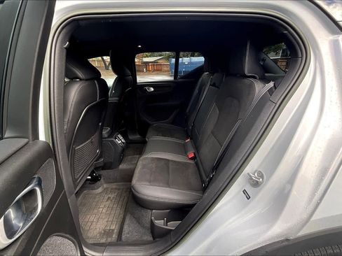 Used 2022 Volvo XC40 P8 Recharge Ultimate image 29