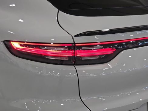 Certified 2023 Porsche Cayenne Turbo S AWD/4WD image 23