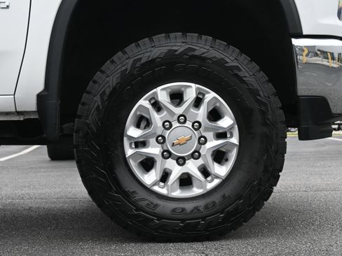 Used 2022 Chevrolet Silverado 3500 LT w/ Remote Start Package AWD/4WD image 13