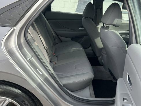 Used 2024 Hyundai Elantra SE image 10