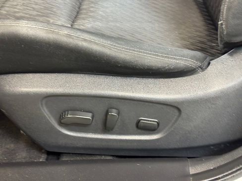 Used 2018 Nissan Rogue SV image 11