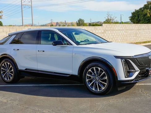 New 2026 Cadillac Lyriq Sport w/ LPO, Floor Liner Package image 6