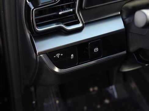 Used 2025 Kia Sportage EX image 17