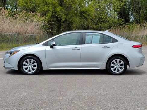 Used 2023 Toyota Corolla LE FWD image 4