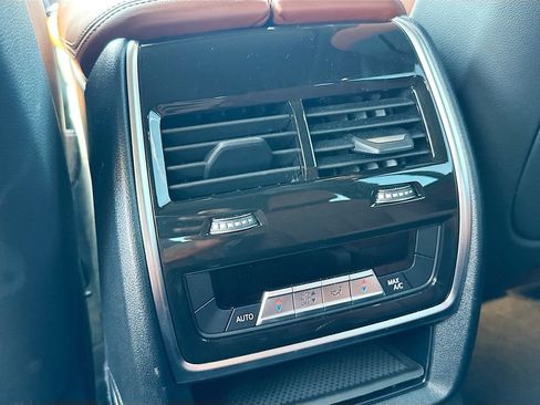 Used 2022 BMW X7 xDrive40i w/ M Sport Package AWD/4WD image 27