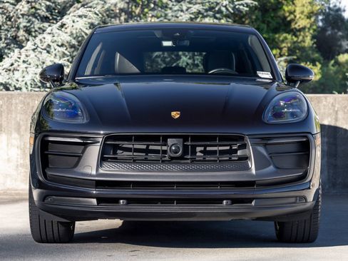 Certified 2023 Porsche Macan Turbo AWD/4WD image 8