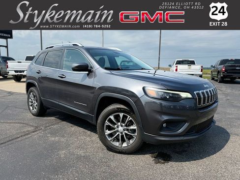 Used 2019 Jeep Cherokee Latitude Plus w/ Cold Weather Group AWD/4WD image 1