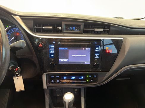Used 2018 Toyota Corolla SE FWD image 16