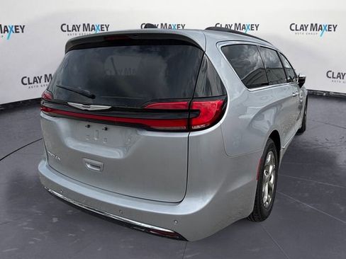 Used 2023 Chrysler Pacifica Limited FWD image 5