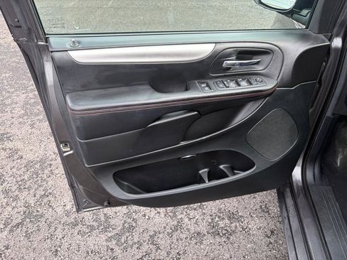 Used 2018 Dodge Grand Caravan GT FWD image 9