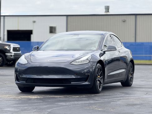 Used 2019 Tesla Model 3 Standard Range Plus image 5