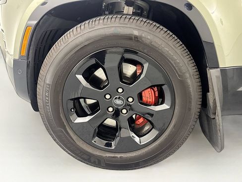 Used 2024 Land Rover Defender 110 X AWD/4WD image 32