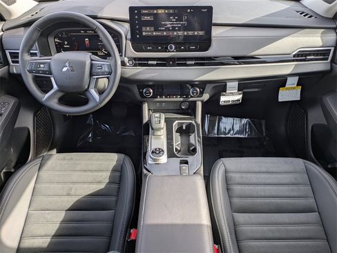 New 2026 Mitsubishi Outlander SE image 16