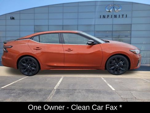 Used 2019 Nissan Maxima SR w/ Premium Package FWD image 2