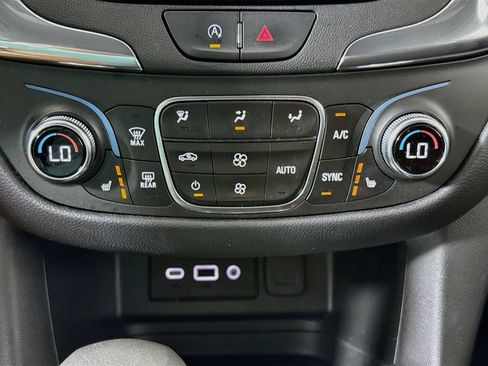 Used 2023 Chevrolet Equinox LT FWD image 15