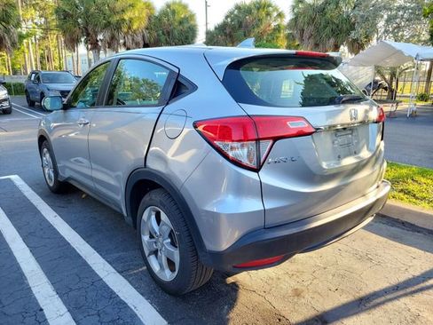 Certified 2021 Honda HR-V LX image 4