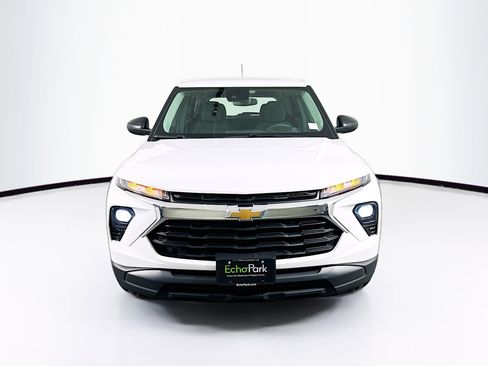 Used 2024 Chevrolet TrailBlazer LS FWD image 2