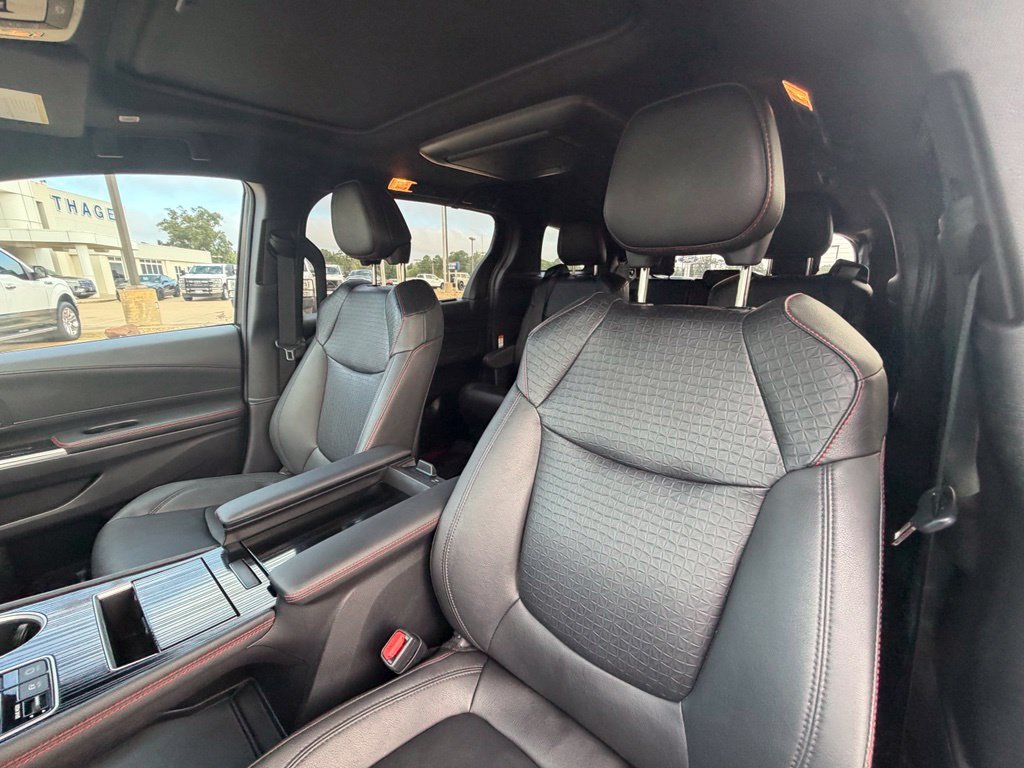Used 2025 Toyota Sienna XSE w/ XSE Plus Package FWD image 13