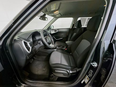 Used 2025 Kia Soul LX w/ LX Technology Package image 13