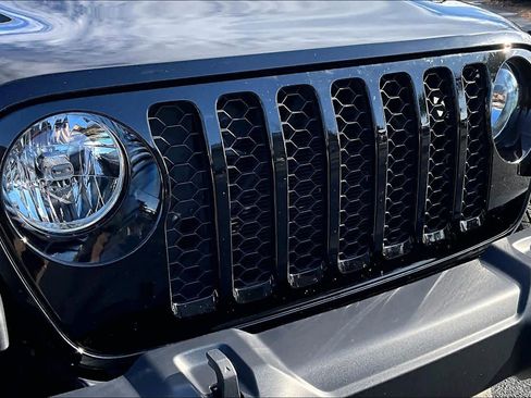 Used 2022 Jeep Gladiator Sport image 28