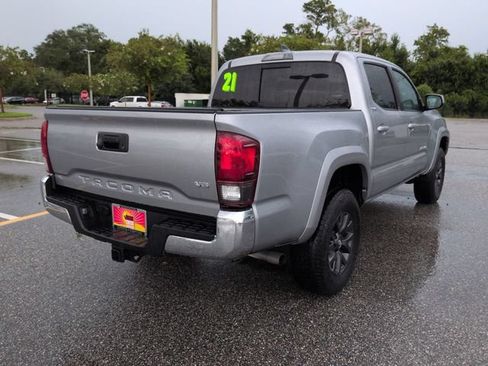 Used 2021 Toyota Tacoma SR5 RWD image 4