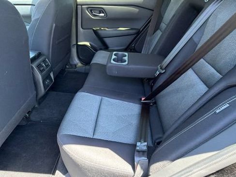 Used 2025 Nissan Rogue SV AWD/4WD image 16