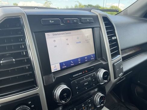 Used 2020 Ford F150 Lariat w/ Equipment Group 502A Luxury AWD/4WD image 17