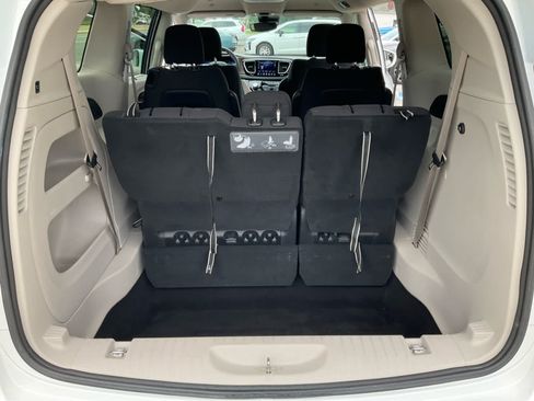 Used 2019 Chrysler Pacifica Touring Plus w/ Advanced Safetytec Group FWD image 21