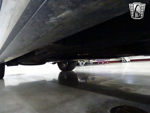 Used 2011 Cadillac Escalade ESV Premium image 17