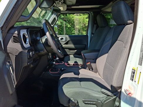 Used 2024 Jeep Wrangler Unlimited Sahara w/ Safety Group AWD/4WD image 14
