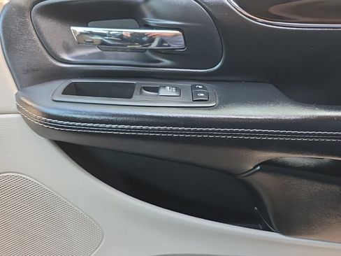 Used 2018 Dodge Grand Caravan SXT w/ Rear Park Assist Package FWD image 20