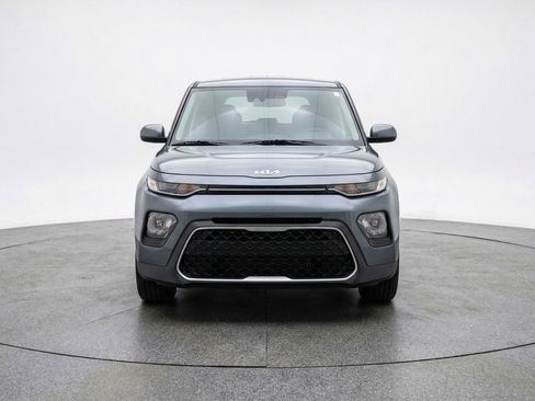 Used 2025 Kia Soul LX w/ LX Technology Package FWD image 2
