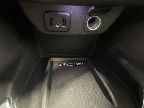 Used 2022 Chevrolet Traverse LT image 18