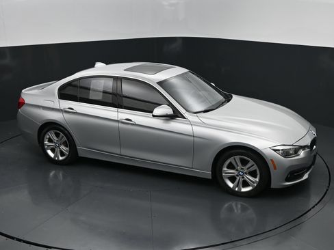 Used 2017 BMW 330i Sedan RWD image 29