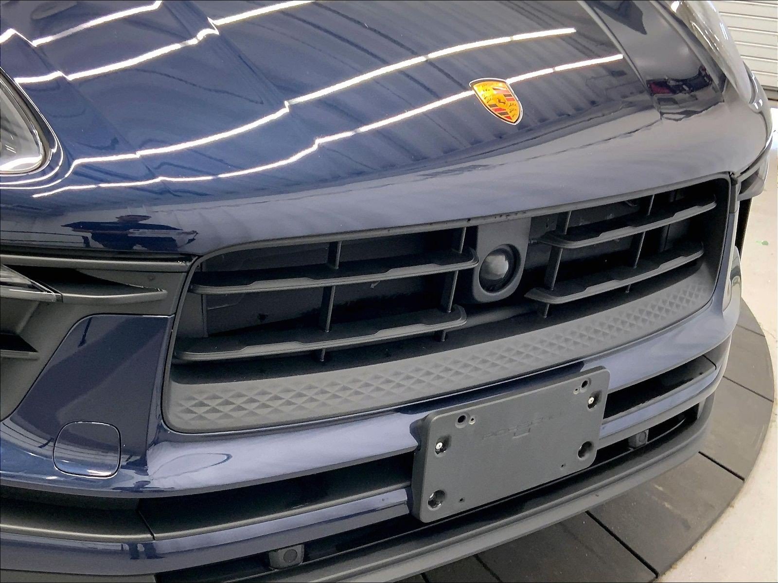 Certified 2023 Porsche Macan AWD/4WD image 31