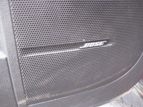 Used 2010 GMC Acadia SLE image 10