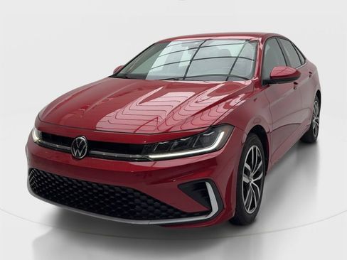 Used 2025 Volkswagen Jetta SE FWD image 4
