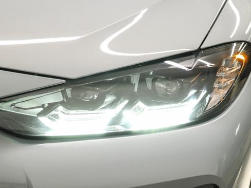 Used 2023 BMW i4 eDrive40 w/ M Sport Package RWD image 9