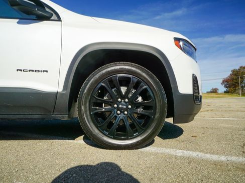 Used 2023 GMC Acadia SLT w/ Elevation Edition image 5