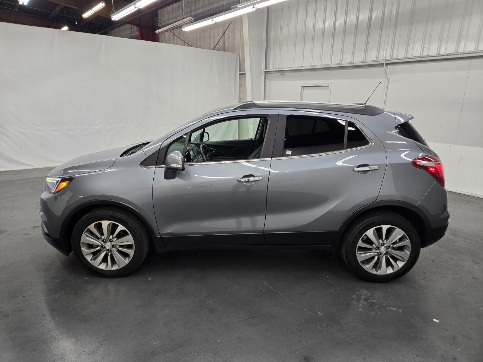 Used 2019 Buick Encore Preferred FWD image 2