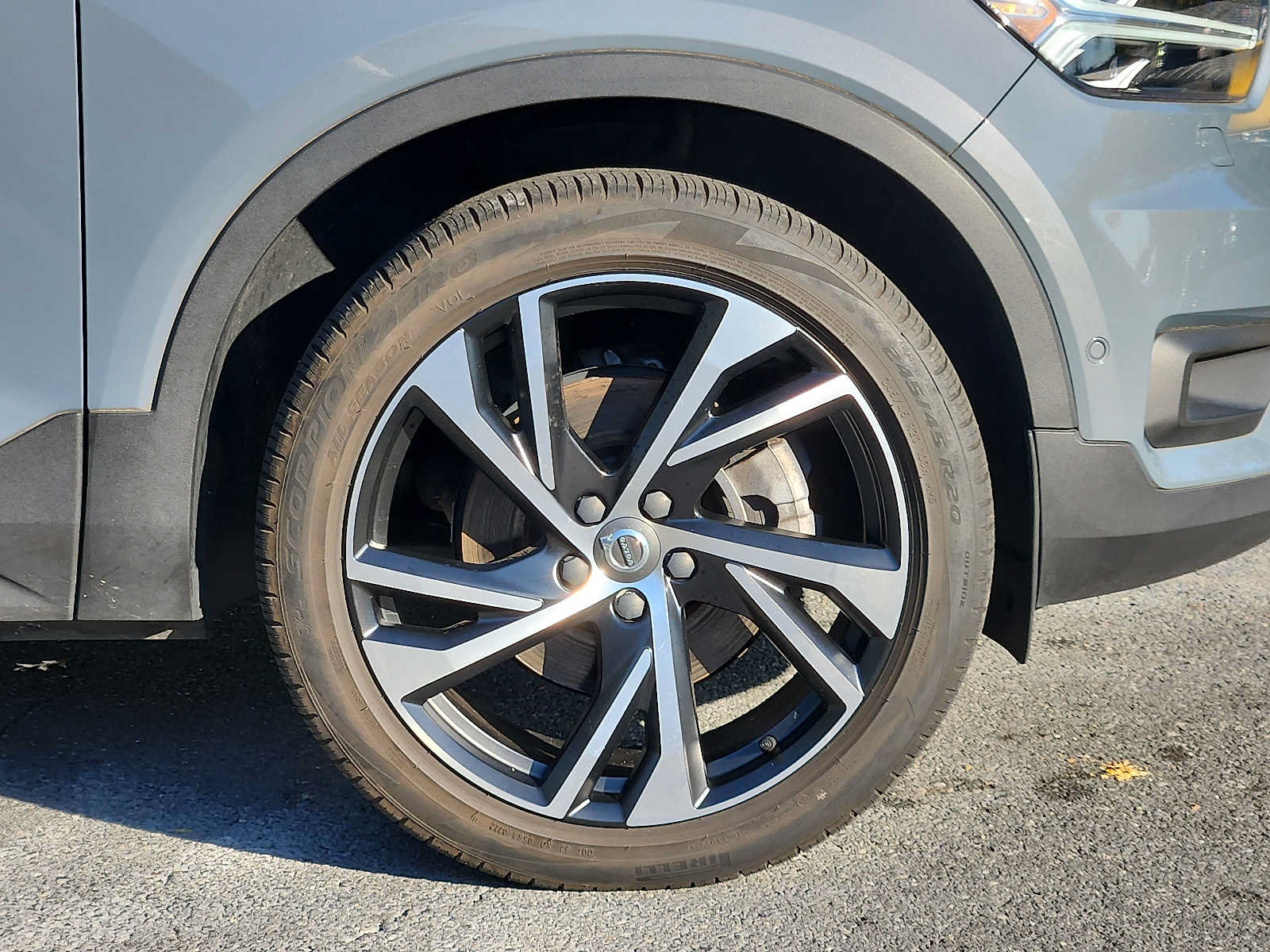 Used 2022 Volvo XC40 T5 R-Design w/ Advanced Package AWD/4WD image 8