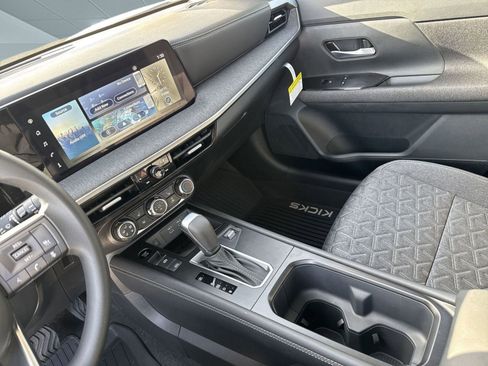 New 2025 Nissan Kicks SV w/ SV Premium Package image 17