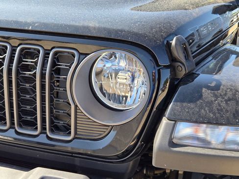 Used 2025 Jeep Gladiator Sport AWD/4WD image 15