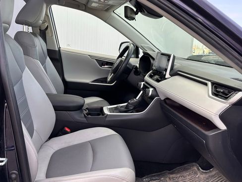 Used 2021 Toyota RAV4 Limited image 22